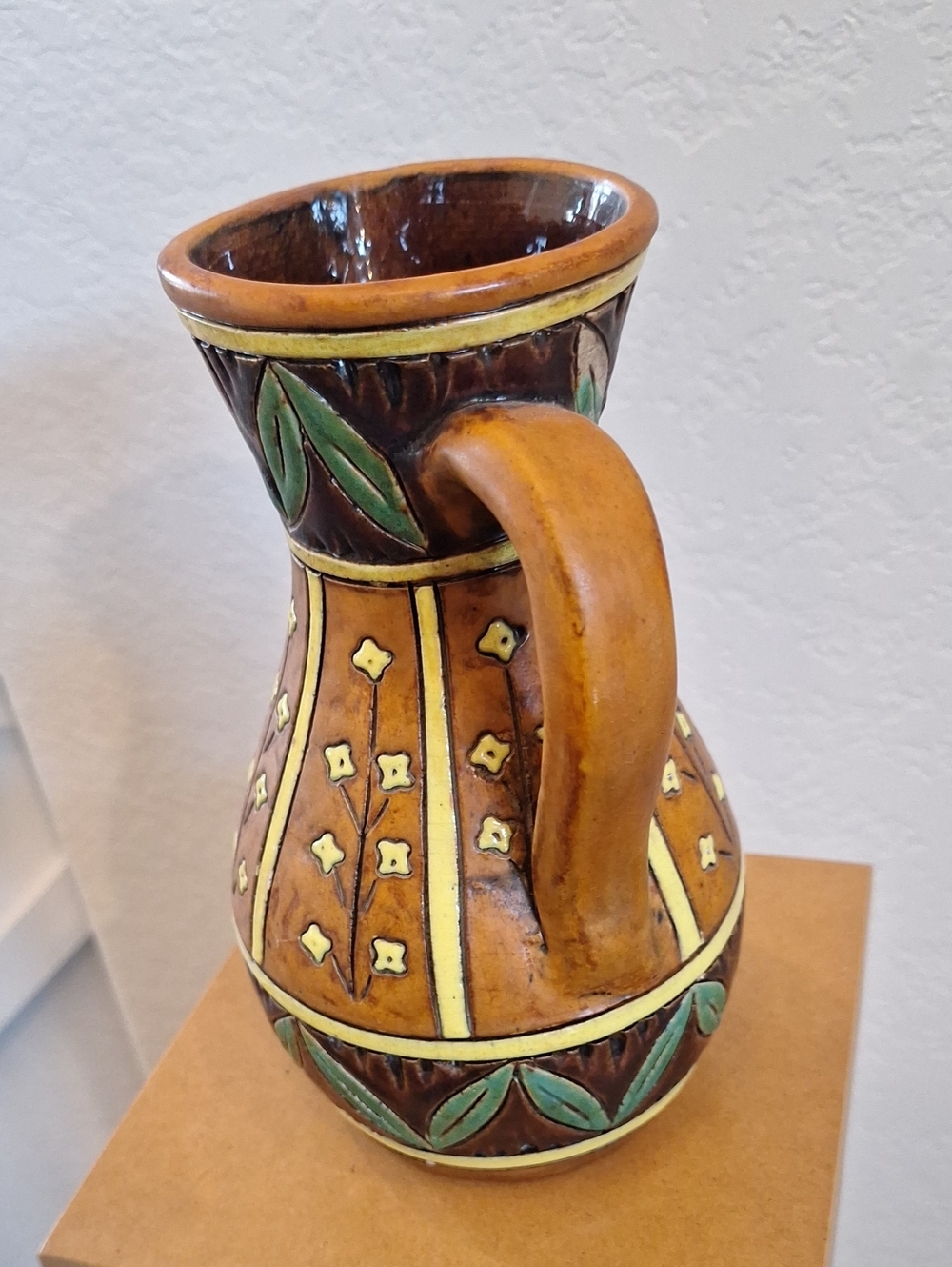 Vintage Artist Signed Folksy Artsy Floral Leaf Pottery Pitcher Vase Bari Logue - Picture 2 of 7